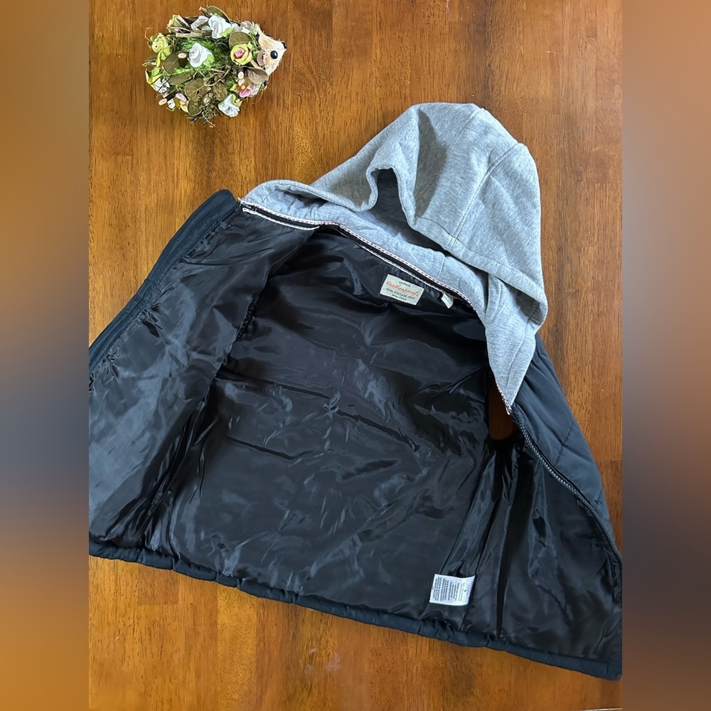 Boys Navy Blue Puffer Vest with Gray Hoodie | Size 6 | Weatherproof Vintage - Picture 3 of 7